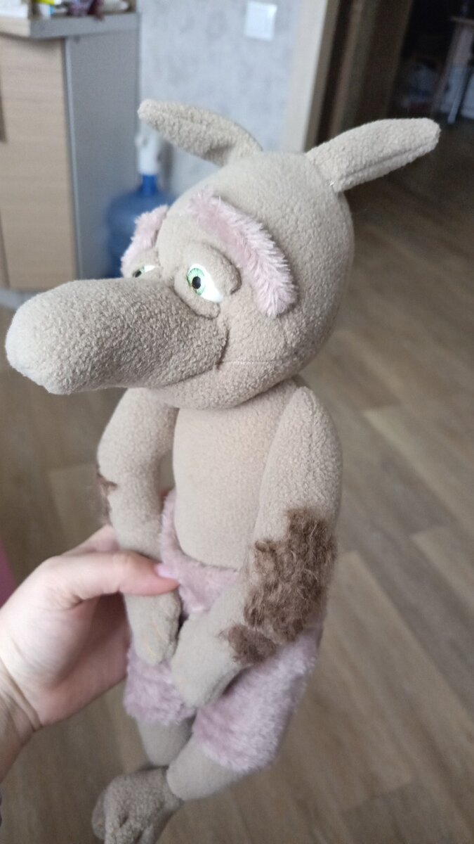 Мужчина слегка не одет. Хороших фото сделать не удалось... Так что чем богаты, тем и делюсь.