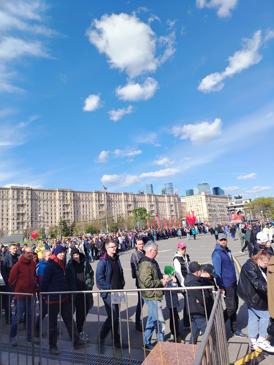 Листайте фото