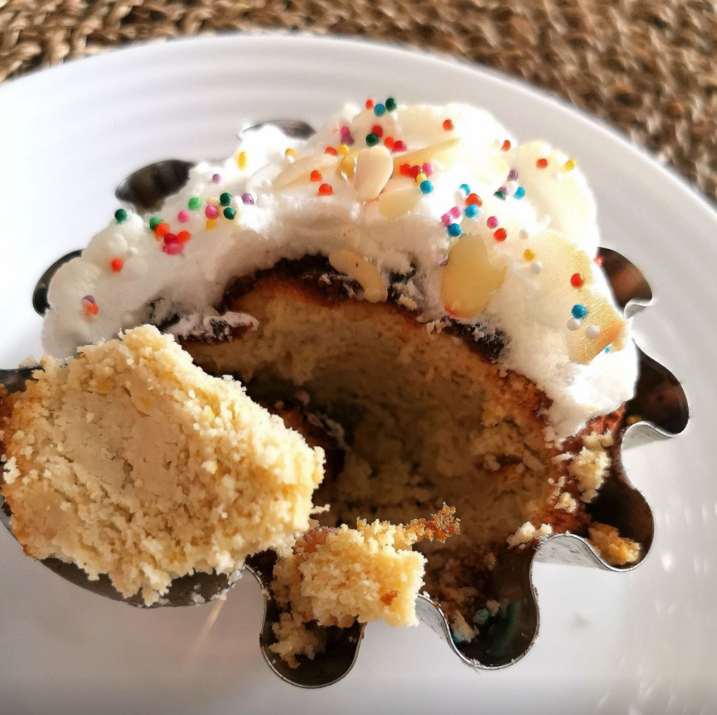 Ем ложкой. Ну что теперь.