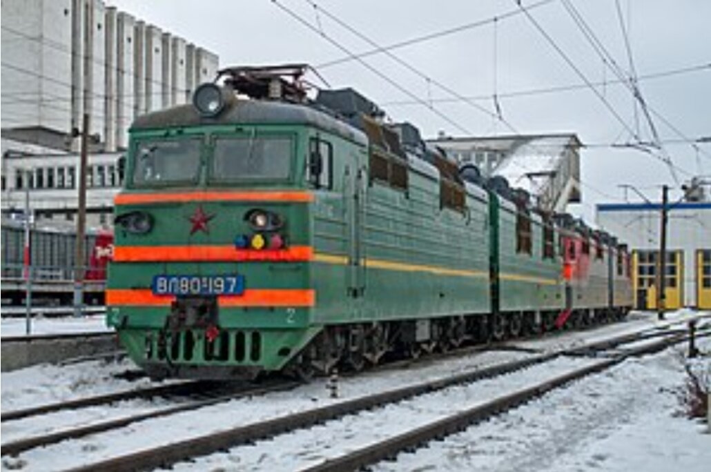 Электровоз ВЛ80.источник фото:Википедия 