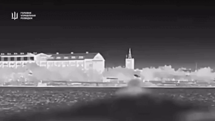 Противник опубликовал видео атаки, снятое БЭками. 