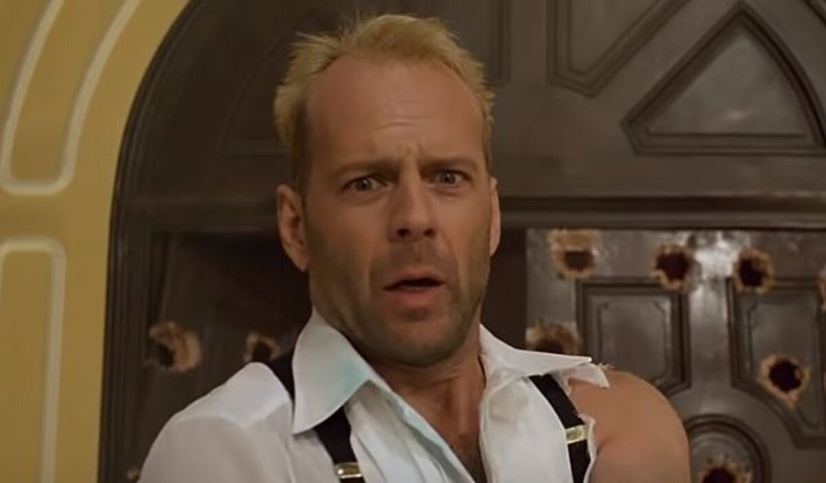    Кадр из фильма "Крепкий орешек" с Брюсом Уиллисом в главной роли: Youtube / @kinopoisk