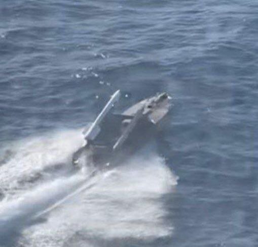 Безэкипажный катер с двумя направляющими для управляемых ракет Р-73