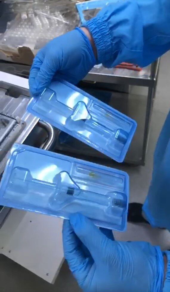 Блистерная упаковка с предзаполненным шприцем, изготовленная на российском оборудовании производства Блистерные машины