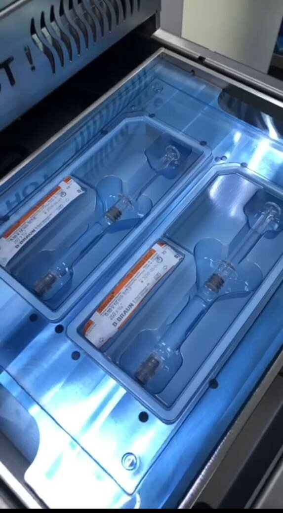 Блистер с предварительно заполненным шприцем в компактном приварочном прессе