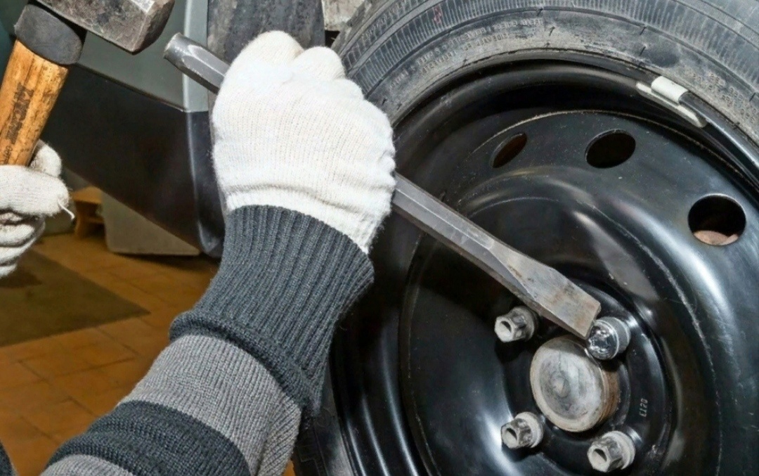 фото взято из https://www.aimone.ru/poleznye-sovety-avtolubitelyam/kak-otkrutit-prikipevshij-bolt/