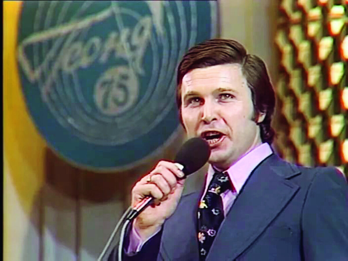 Лев Лещенко поёт "День победы" на финальном концерте "Песня-75"