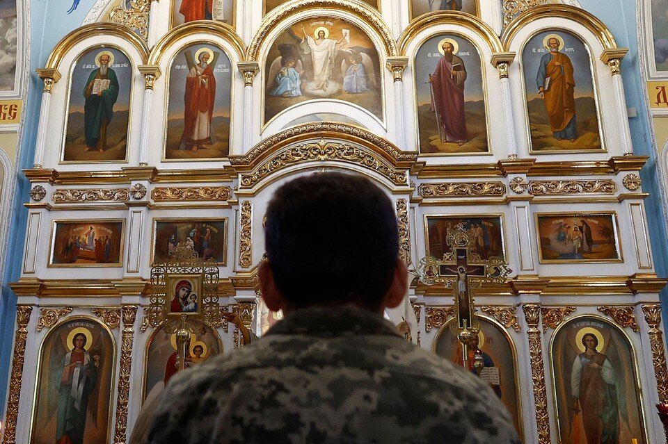    Лишь 8% жителей Украины пошли на Пасху к раскольничьим константинопольским попам. REUTERS
