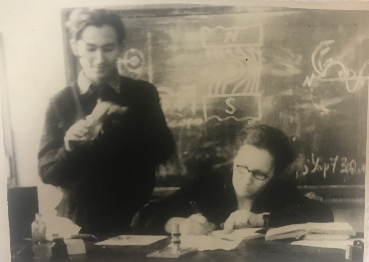 Рабочие будни в школе, урок физики