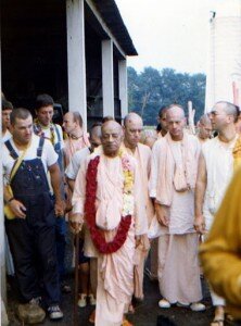 Шрила Прабхупада на ферме «Гита-нагари»