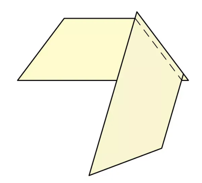 Чтобы соединить горизонтальный ряд трапеций, начните с одного конца. Согласно схеме  выложите две трапеции так, чтобы короткие края были выровнены, а концы смещены на 1/4 дюйма. Сшейте детали вместе; прижмите шов в одном направлении.


