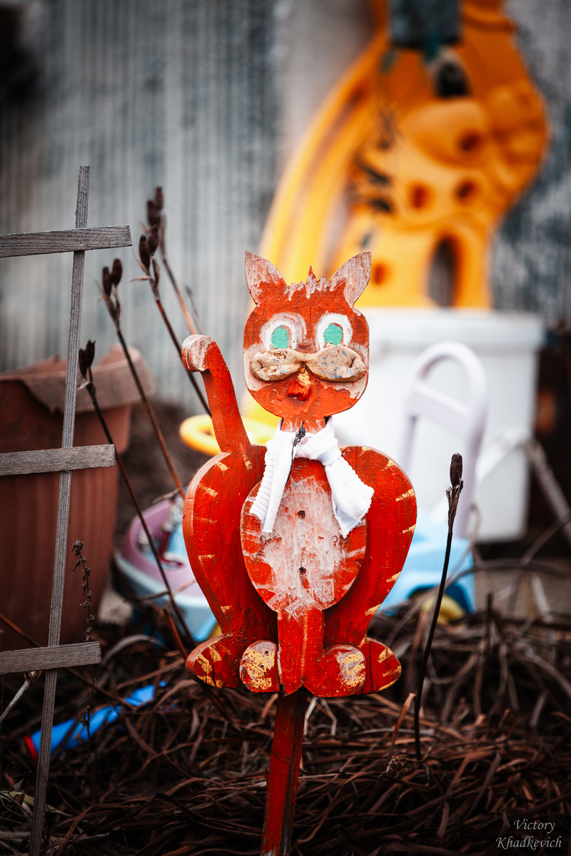 Местные жители украшают территории 