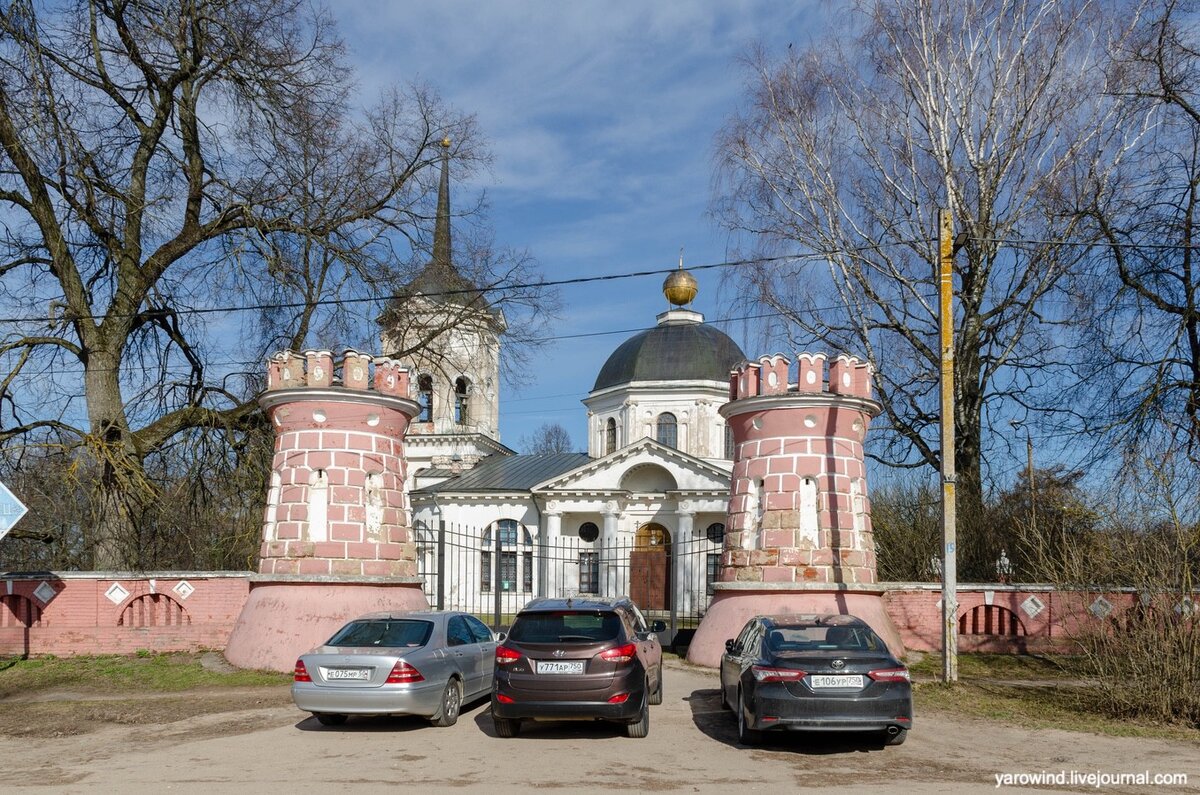 Шахматные ворота, усадьба Гончаровых, Ярополец