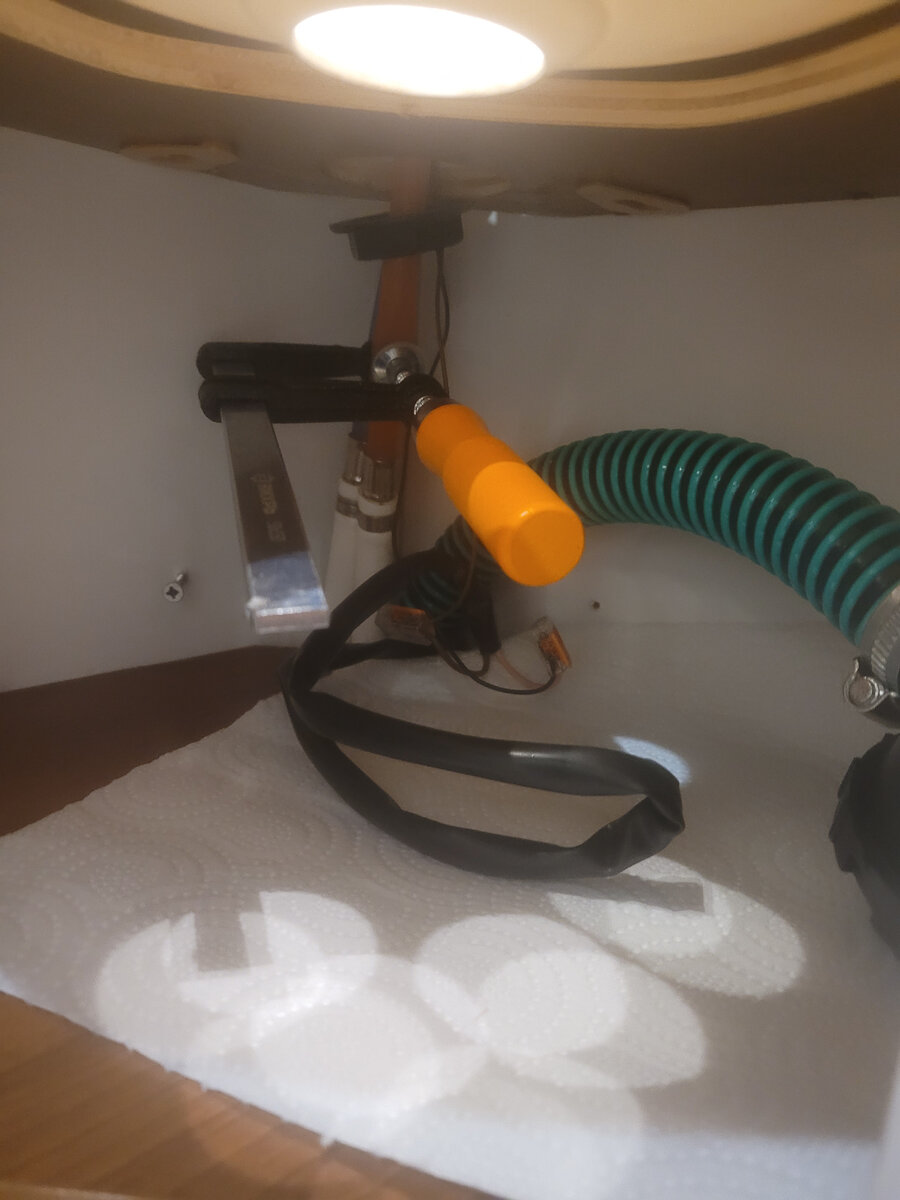 И горячая вода пережата.