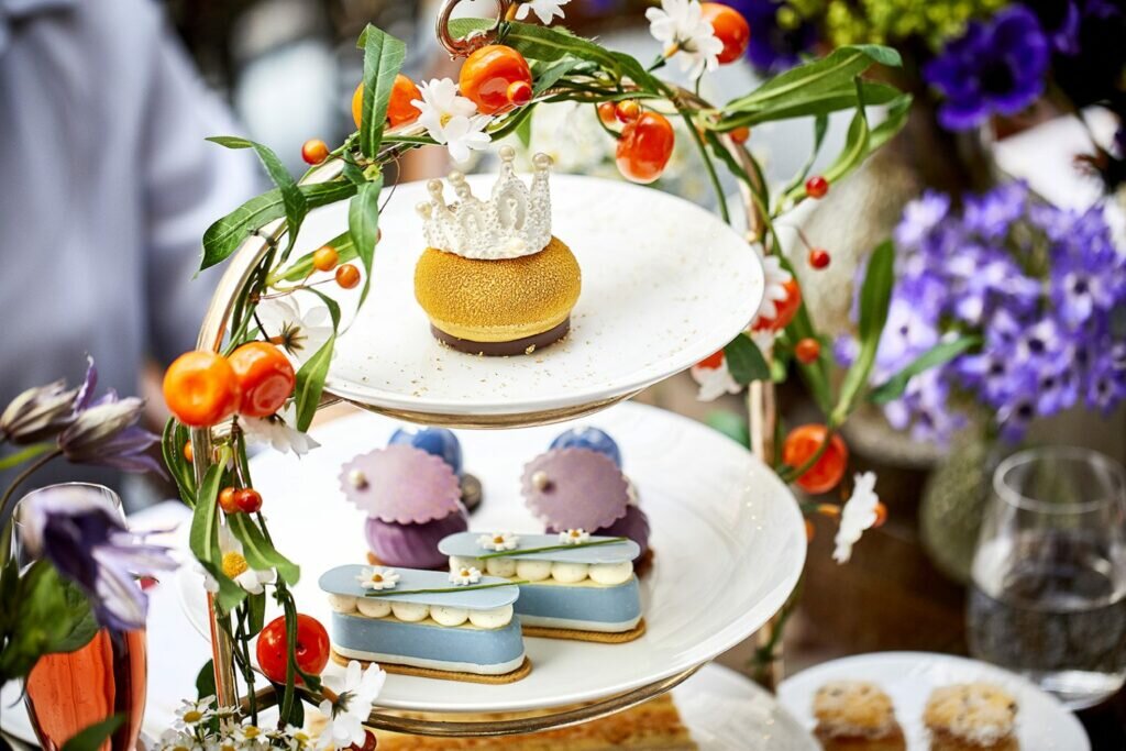 По картинкам веганское чаепитие ничем особенным не отличается. vegoutmag.com