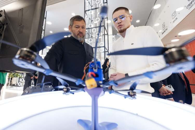    Олег Коробченко сообщил о том, что республиканский научно-производственный центр (НПЦ) по беспилотным авиационным системам создать в Елабуге.   
Фото: «БИЗНЕС Online»