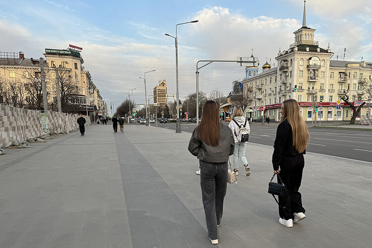    Благодаря СВО фронт от города отодвинули на 100 км, и Луганск засиял новыми красками