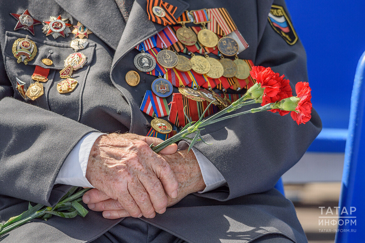 Семьи Татарстана чтят память своих предков и бережно хранят награды своих героев. Фото: © Владимир Васильев / «Татар-информ»