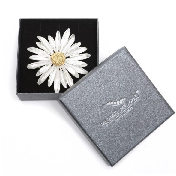 Брошь Daisy (Маргаритка) в фирменной коробочке компании Michael Miсhaud