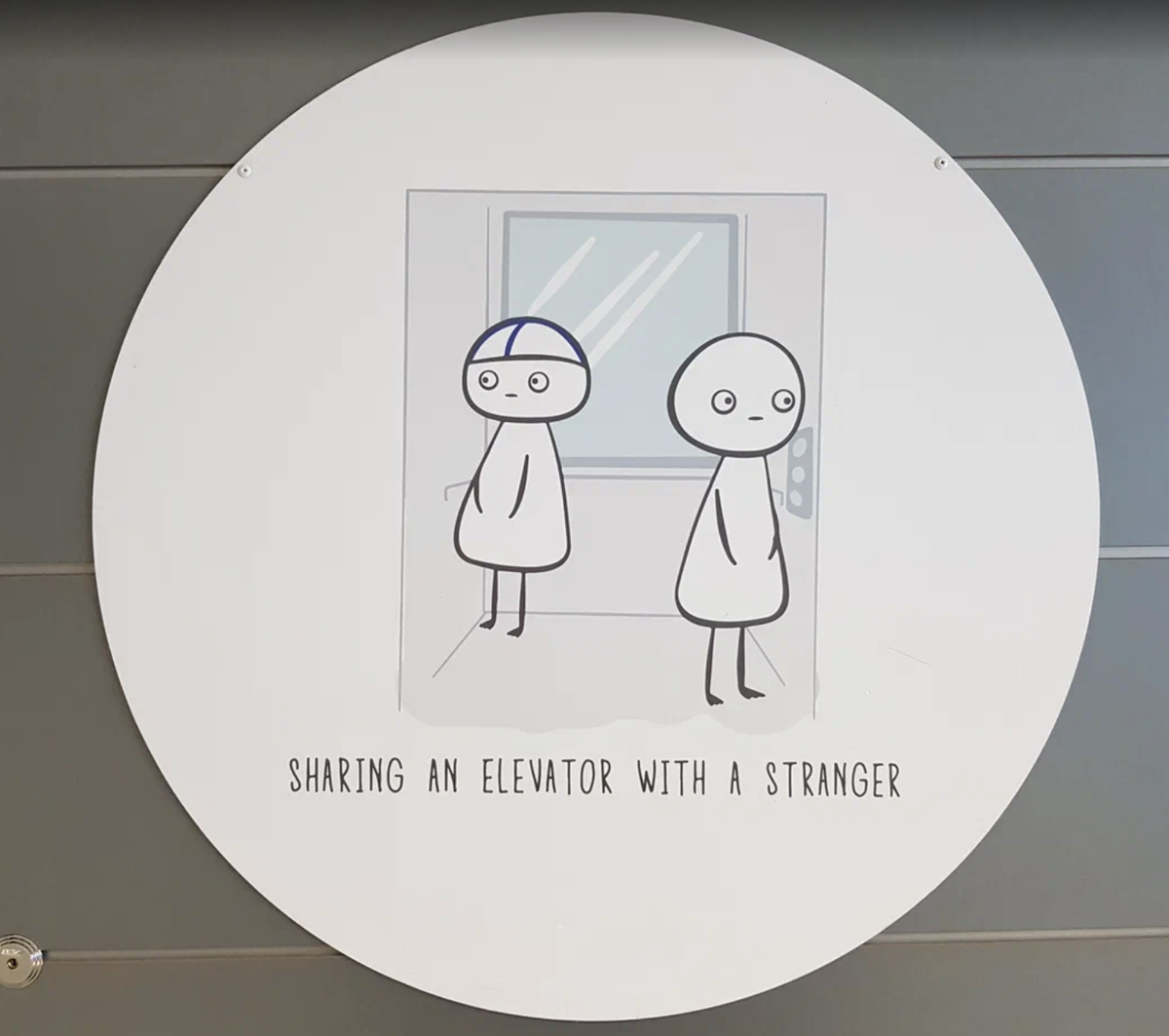 Матти в шапочке. Для него даже ехать в лифте с другим человеком невыносимо. 