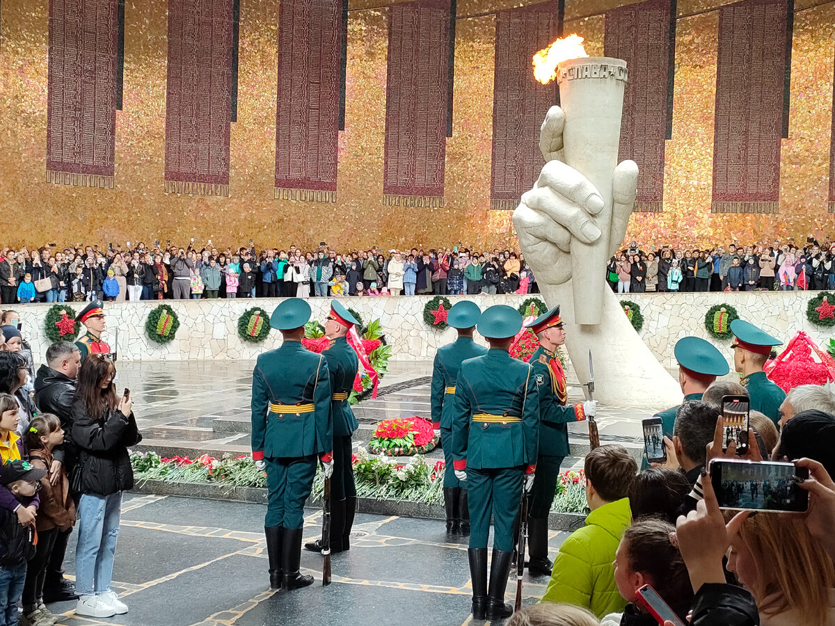 Волгоград на 9 Мая: «встретить День Победы в Сталинграде» – как отмечают,  что посмотреть | Roma Traveler | Дзен