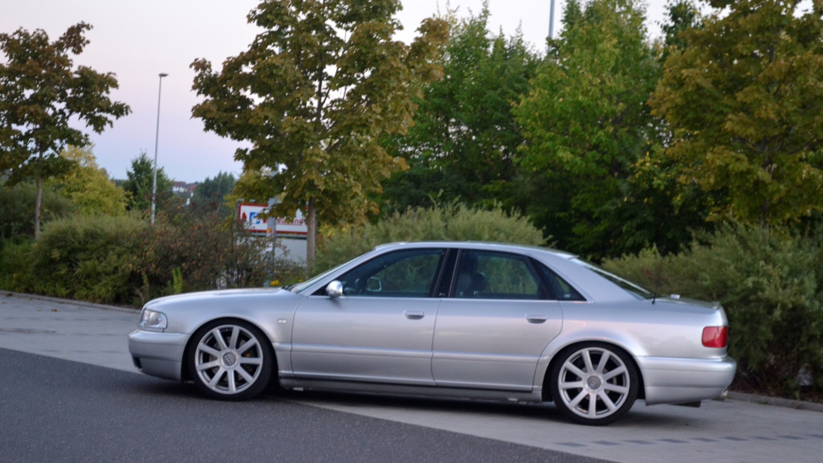 Идеальные неподражаемые пропорции. Источник фото https://www.drive2.ru/r/audi/s8/483720795864957464/