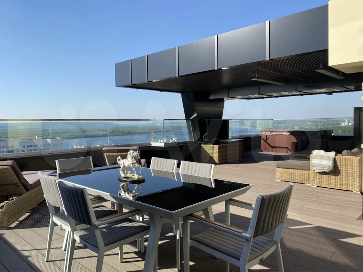 Терраса в самарской квартире - скриншот с сайта Авито