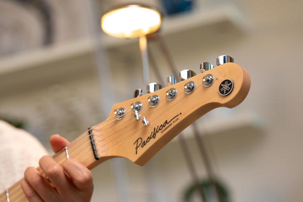 "Голова" гитары Yamaha Pacifica
