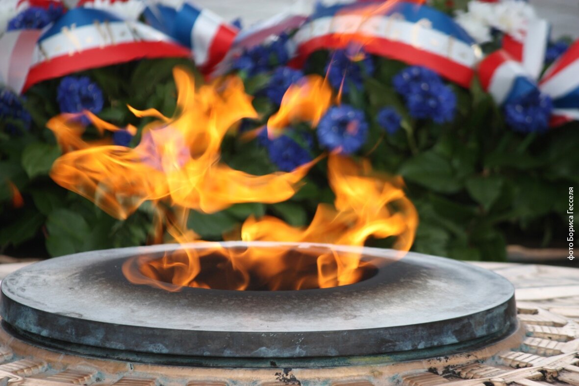 8 мая во Франции - это национальный праздник, посвященный победе над нацизмом во Второй мировой войне