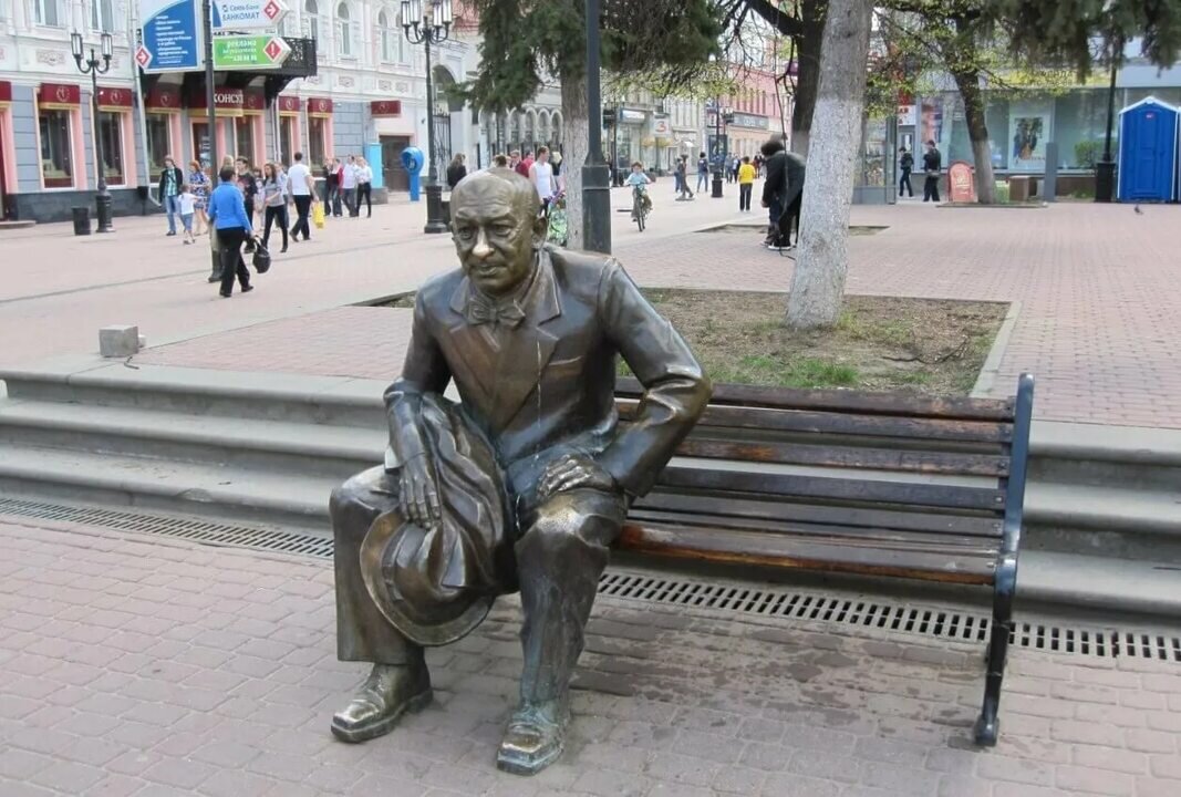 Памятник евстигнееву в нижнем новгороде фото