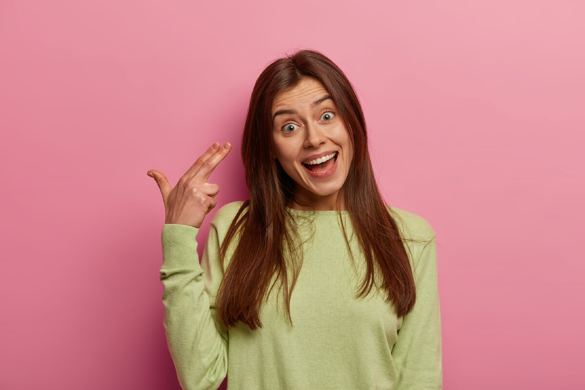 <a href="https://ru.freepik.com/free-photo/you-kill-my-vibe-funny-dark-haired-woman-makes-gun-gesture-near-head-shoots-in-temple-has-glad-expression-kills-herself-wears-green-jumper_13301392.htm#fromView=search&page=1&position=19&uuid=6f632b0e-766e-41bb-8f9b-4334abfb7a47">Изображение от wayhomestudio на Freepik</a>