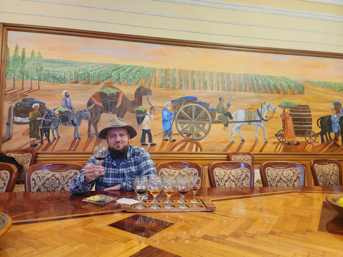 Автор дегустирует узбекские вина