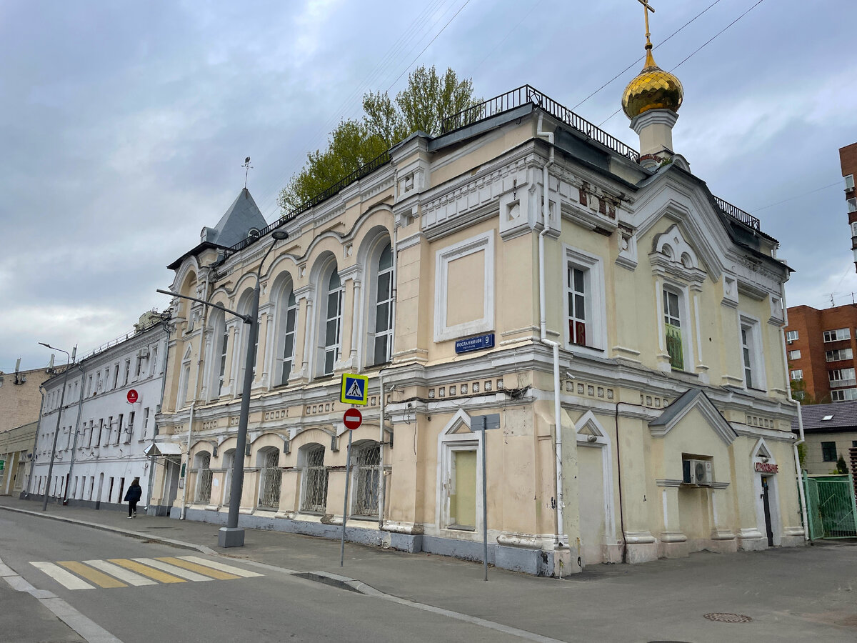 Прогулка по Москве. Идем смотреть Дворец Петра I на Яузе. Старинные дома и  цветущие яблони | Под зонтиком | Дзен