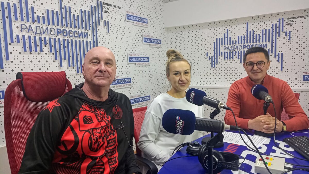     "Самовар" 7 мая: с Днем радио!