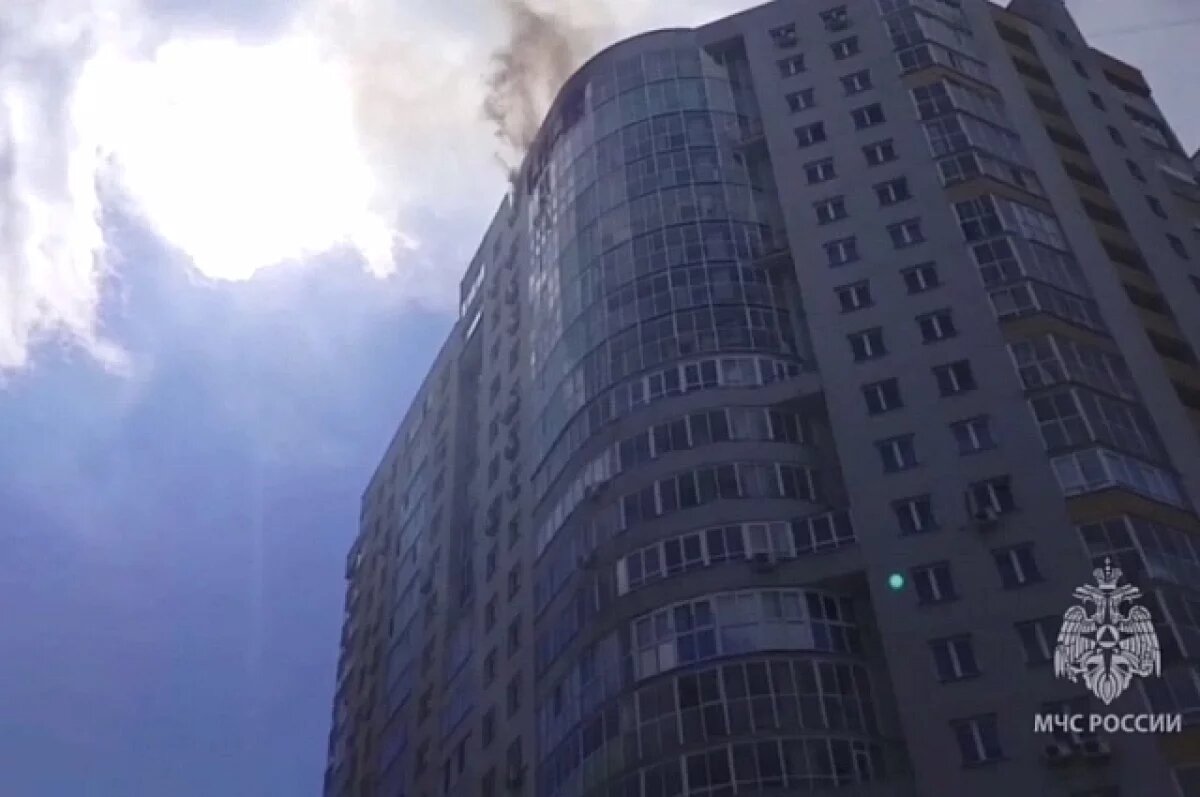    Мужчина сорвался с балкона высотки в Екатеринбурге, спасаясь от пожара