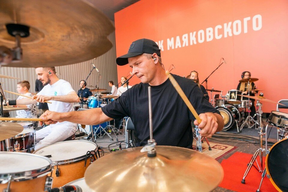    Александр Беляев уже давно выступает на масштабных концертах. Фото: личная страница героя публикации