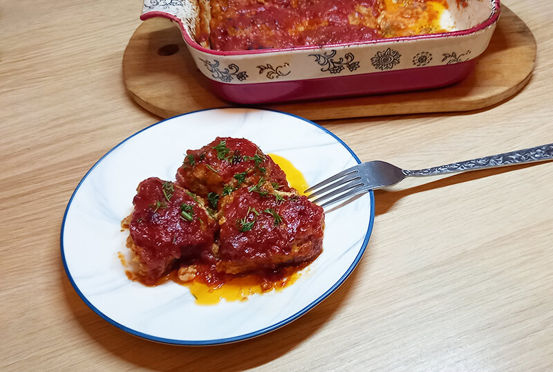 Тефтели из фарша с копченой колбасой и сыром