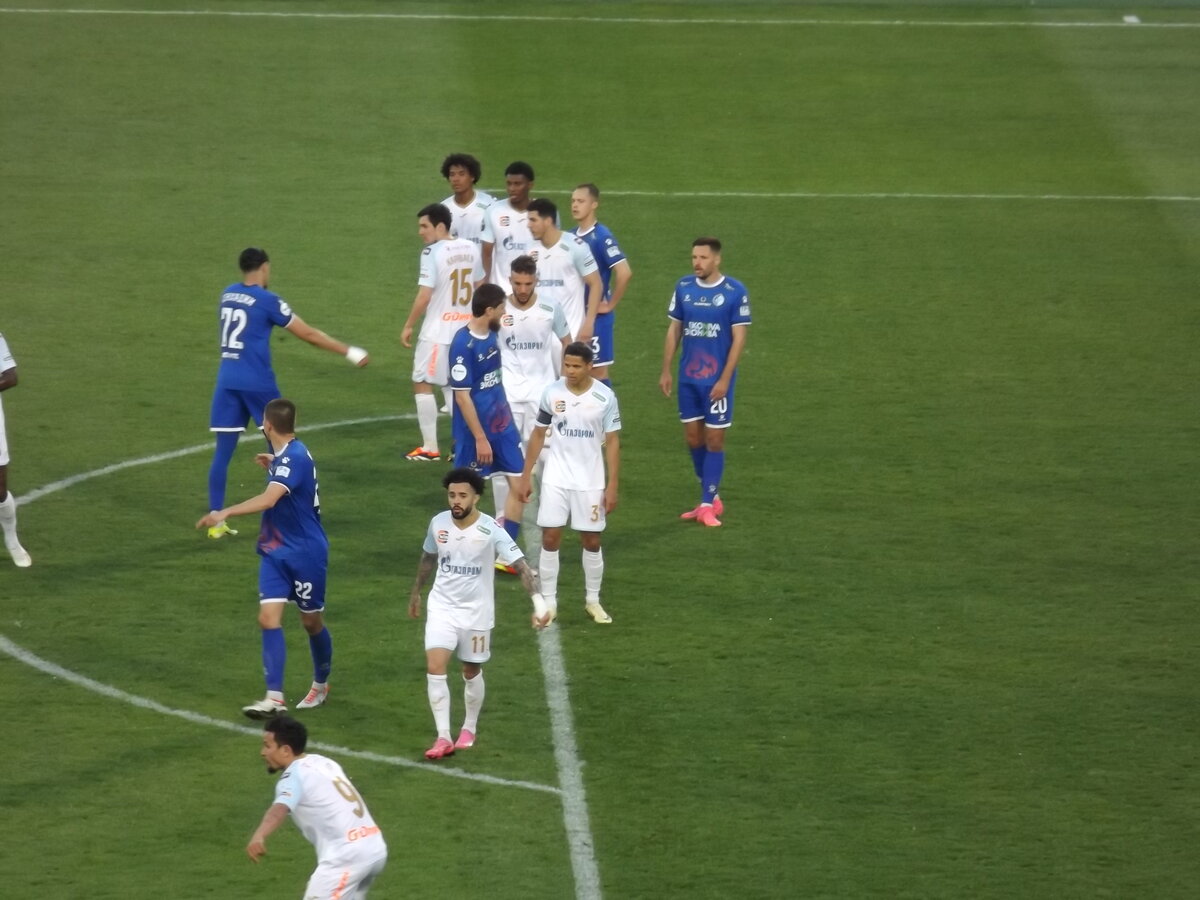 Евгений Марков №20 в синей форме