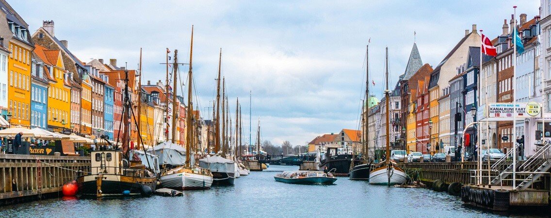 В оживлённой столице Дании современная архитектура и культура сочетаются с экологичным образом жизни, королевской историей и интересным гастрономическим опытом. Каждый найдёт здесь что-то для себя.