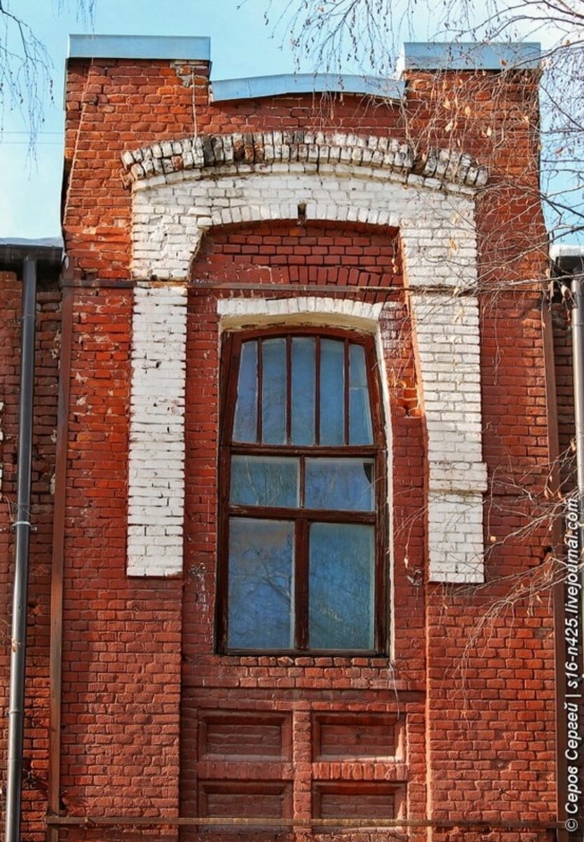 Окна дома Штемпеля
