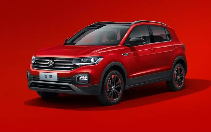    Субкомпактный кроссовер длиной 4194 мм. Клиренс 180 мм, багажник около 350 л. Привод только передний. Цена: от 2,6 млн, что, в принципе, недорого.