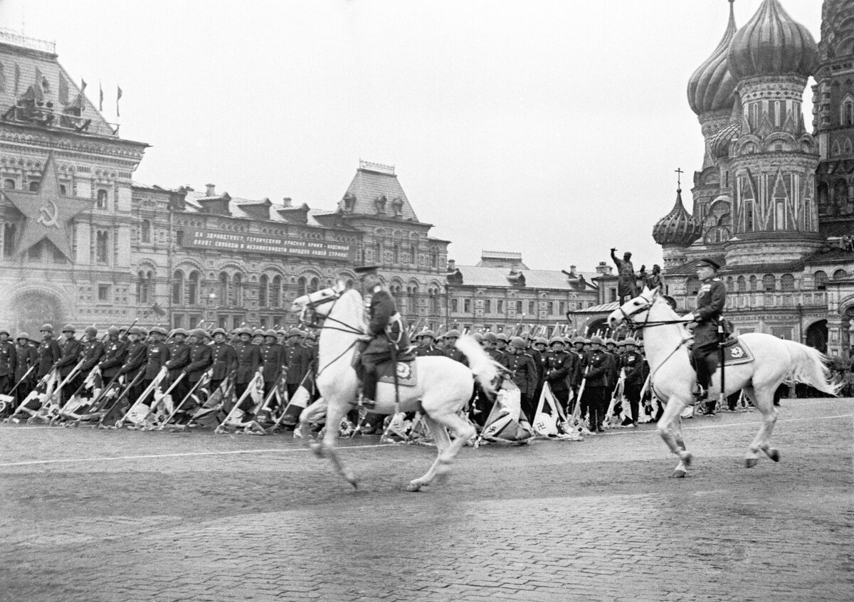 Парад в Москве 1945 года. Реакция иностранцев на отреставрированное видео |  Иностранцы о России | Дзен