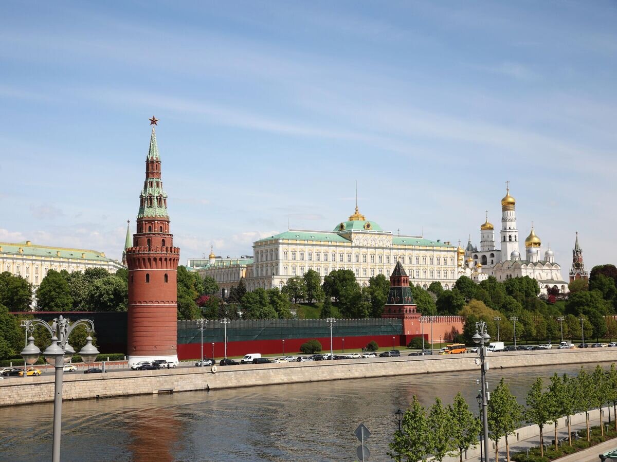    Большой Кремлевский дворец, собор святого Архистратига Михаила, колокольня Ивана Великого и Спасская башня в Кремле© РИА Новости / Виталий Белоусов