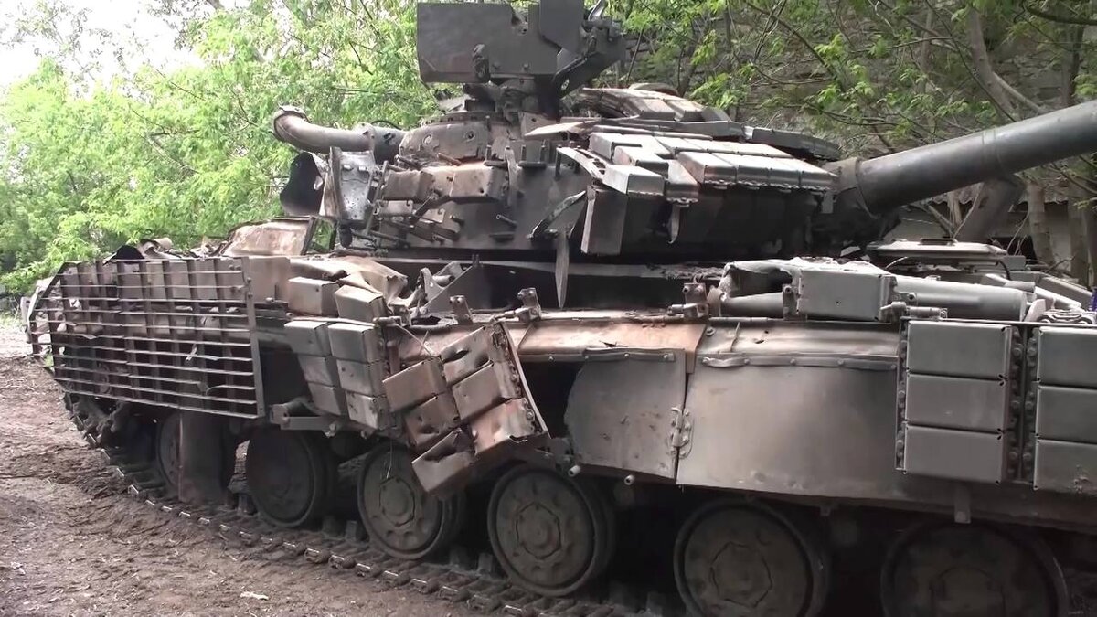 Ремонтники группировки войск «Восток» обещают восстановить трофейный украинский Т-64БВ, подбитый на Южно-донецком направлении, источник – Телеграм-канал Военный Осведомитель