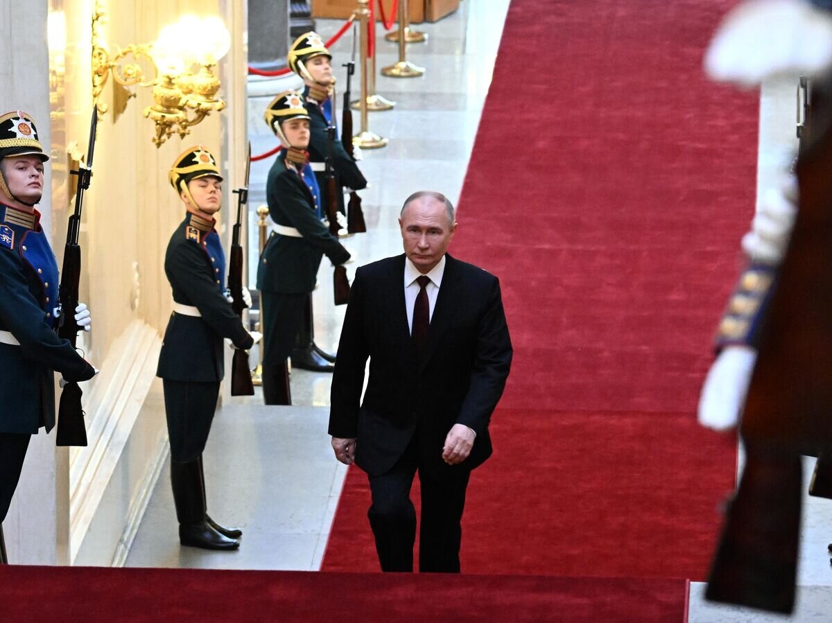    Избранный президент РФ Владимир Путин перед началом церемонии инаугурации в Кремле© РИА Новости / Алексей Майшев