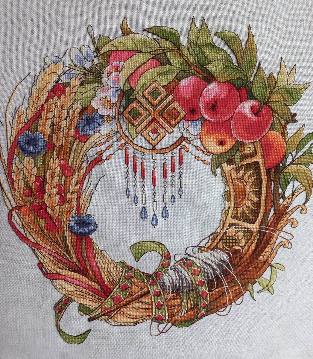 Венок Макошь по схеме Ирины Нескородеевой