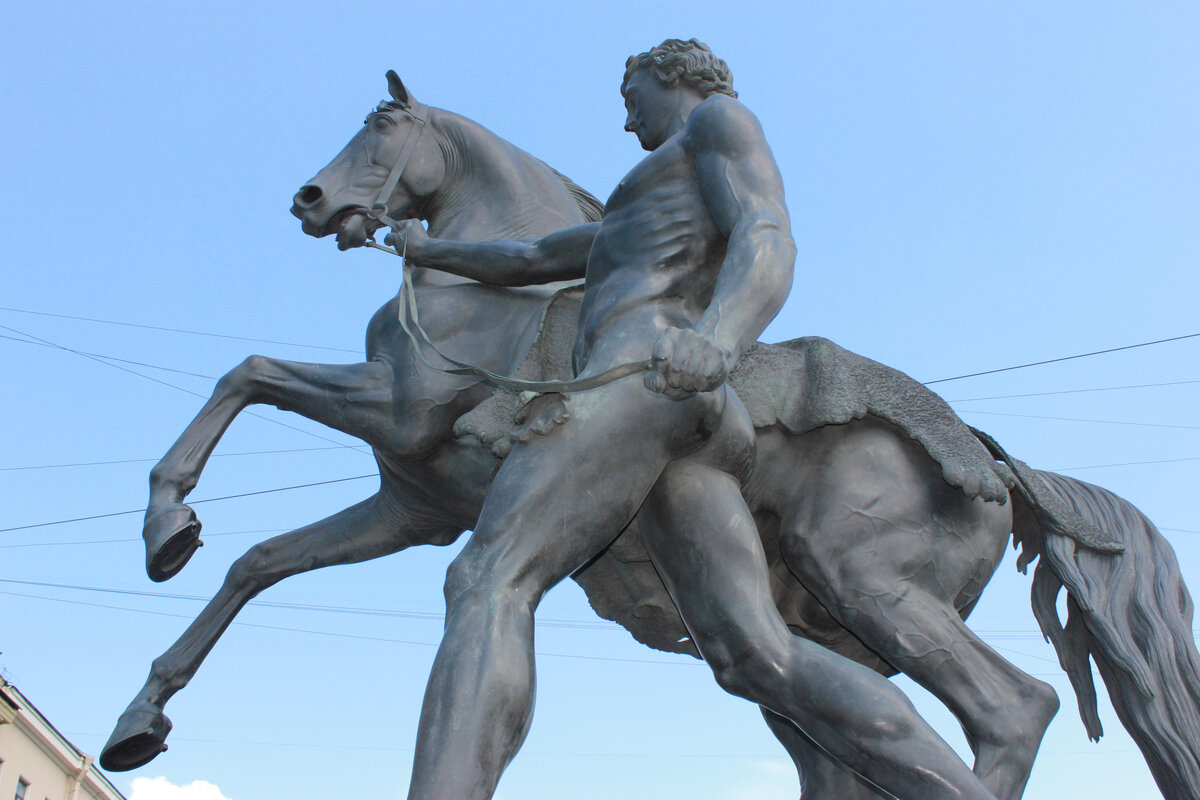Санкт-Петербург. Пётр Клодт. "Укротитель" 1843-1851 годы.