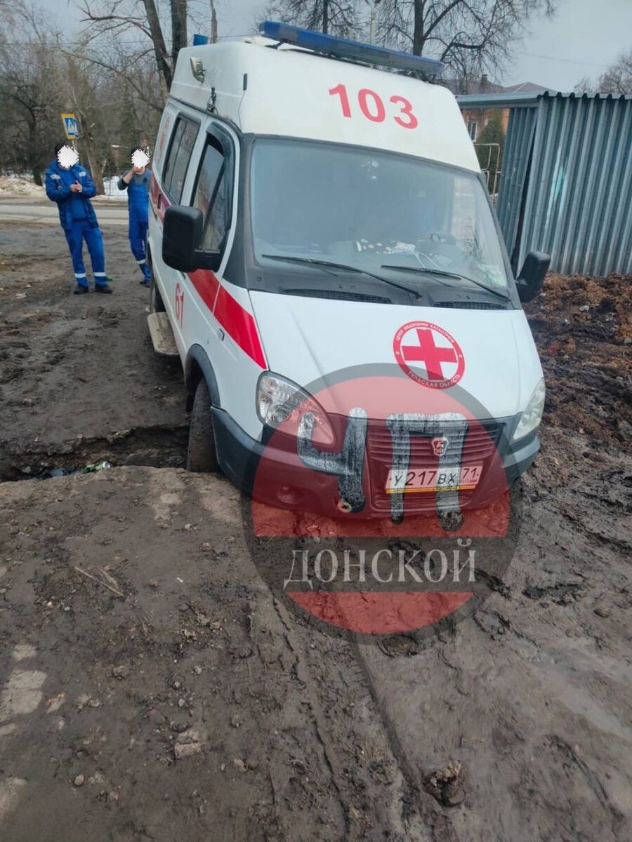 В Донском скорая застряла в разломе на дороге и не доехала до пациента |  Myslo.ru | Дзен