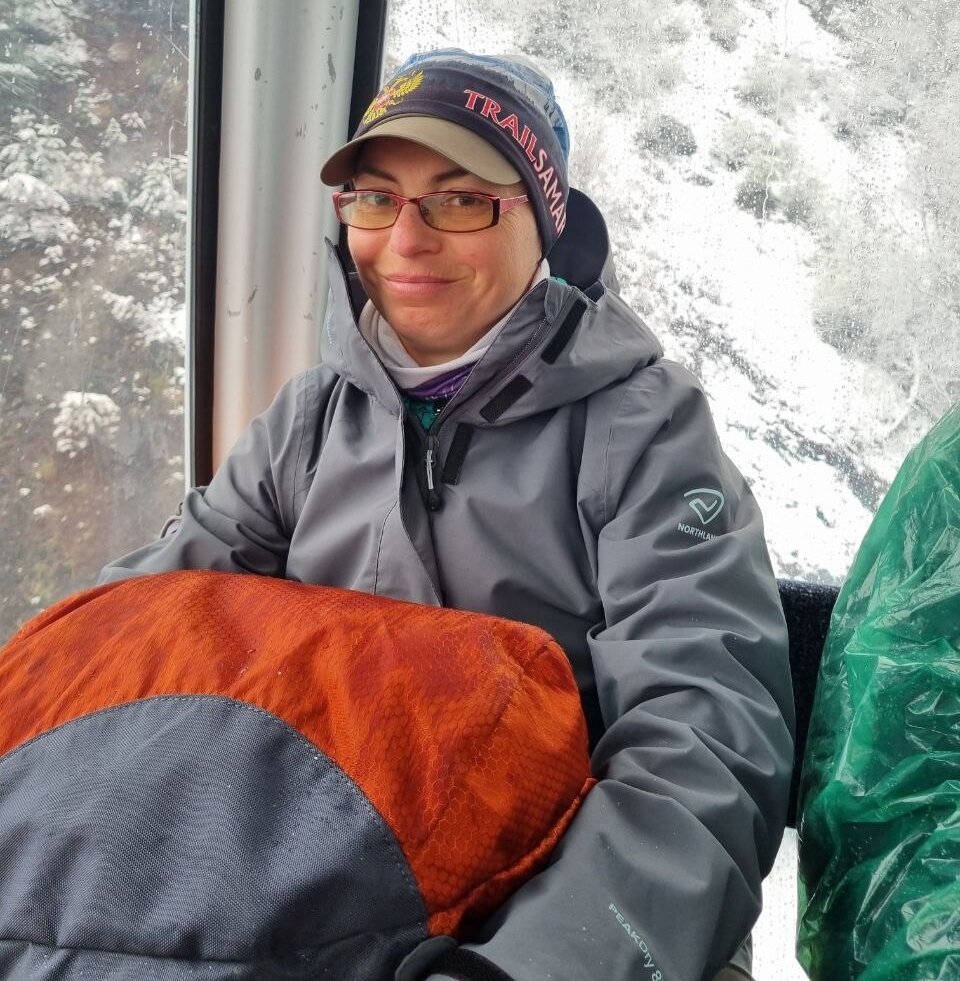 Автор канала - на подъёмнике 4 мая. Эльбрус. Фото Дениса Меньшикова. 