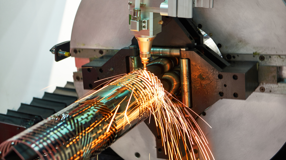 В мире промышленной металлообработки инвестирование в волоконно-оптический лазерный станок является значительным решением, связанным с множеством соображений.